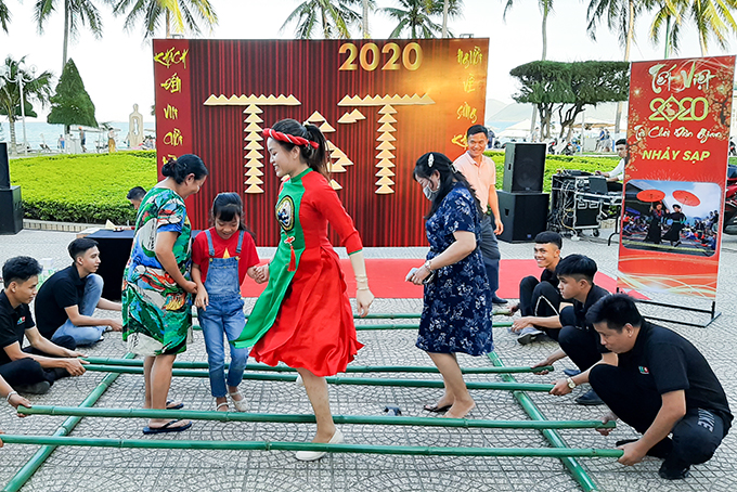 Khanh Hoa Province's Culture-Cinema Center holds folk games on Tet holiday 2020