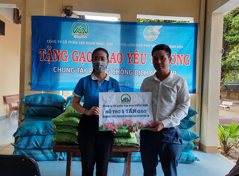 Khanh Hoa Women's Union donates 500 gifts to the needy during COVID–19