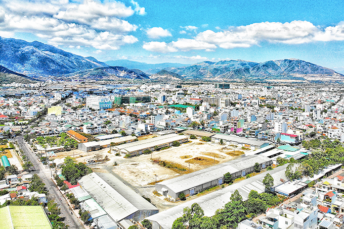 Temporary parking lots to be built