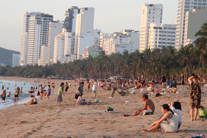 Nha Trang beach at 5:50 am 