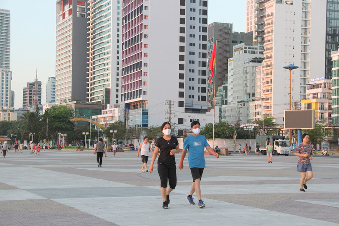 People walking at 2-4 Square, Nha Trang