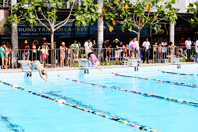 Promoting swimming movement among children