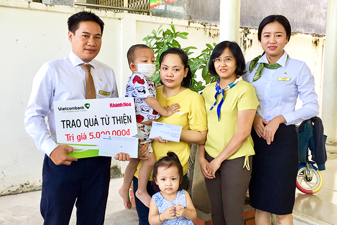 Five-year-old child with leukemia receives support of nearly VND60 million