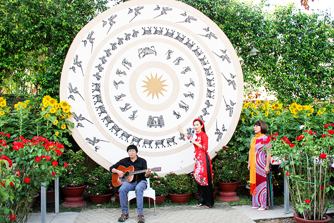 Dong Son drum knitted by synthetic fiber in Truong Son 