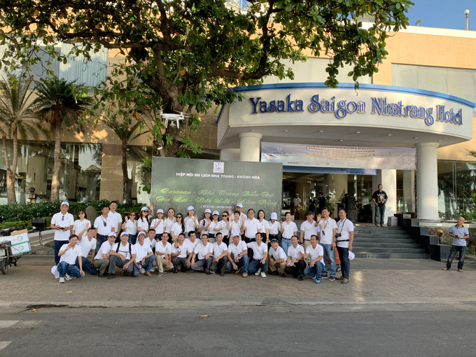 Caravan group posing for souvenir photo before departing