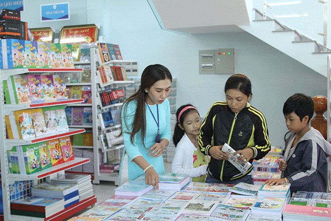 First customers of Cam Ranh Book Center