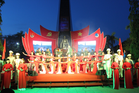 Music performance at candle-lighting ceremony