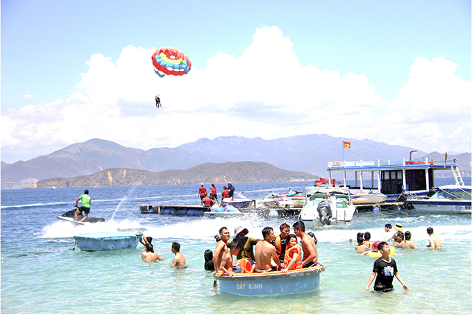 Tourists on Nha Trang Bay