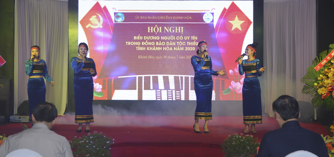 Honoring 92 prestigious people among ethnic minority communities