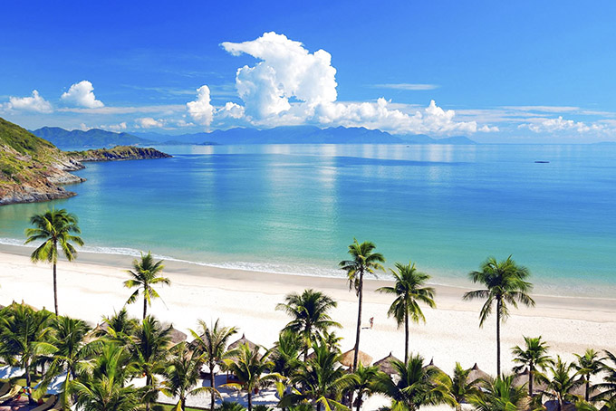 Logo and slogan - Lever of tourism brand