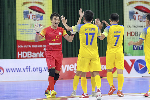 SV.ST-KH players celebrating after scoring