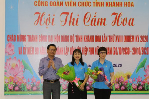 Flower arrangement competition held by Khanh Hoa's Labor Union of Officers