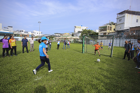 Women’s football shooting