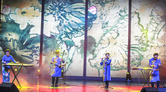 Traditional musical instrumentalists of Hai Dang Song and Dance Troop