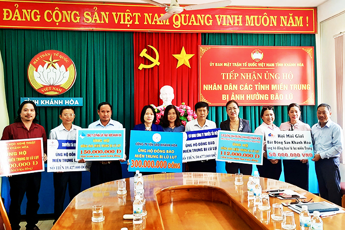 VND1.3b relief to flood-hit residents in central region