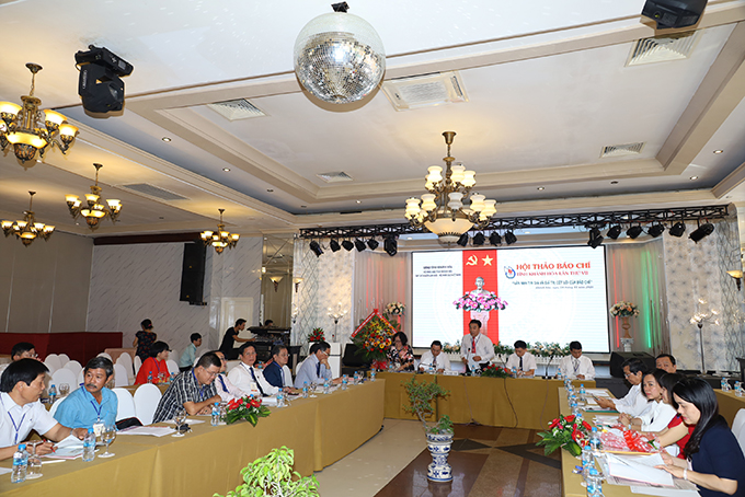 Journalism in the face of fake news