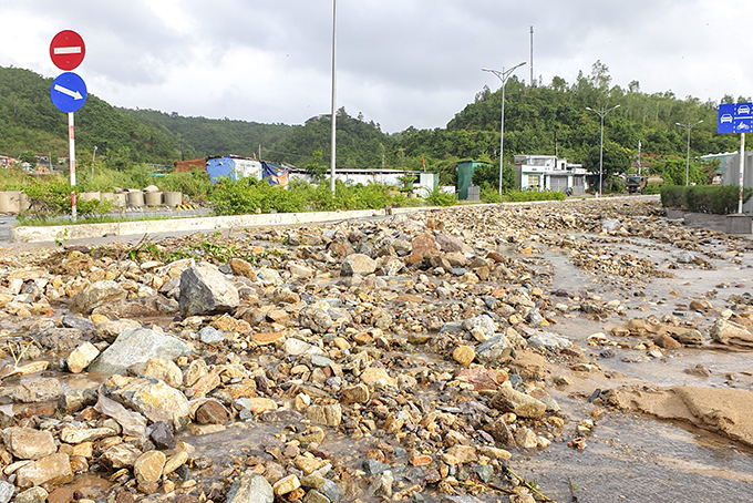 Urgent road repair work after heavy rain