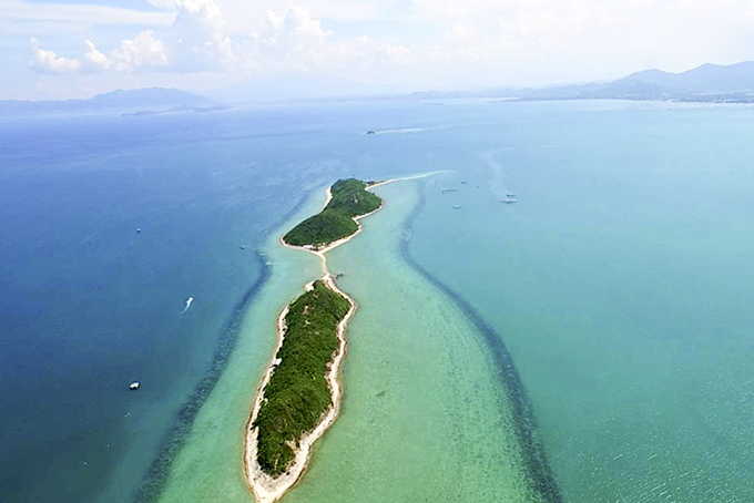 Natural walking path on the sea in Diep Son