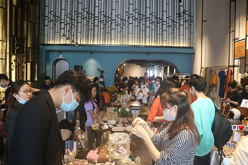 Nha Trang Christmas Fair opens