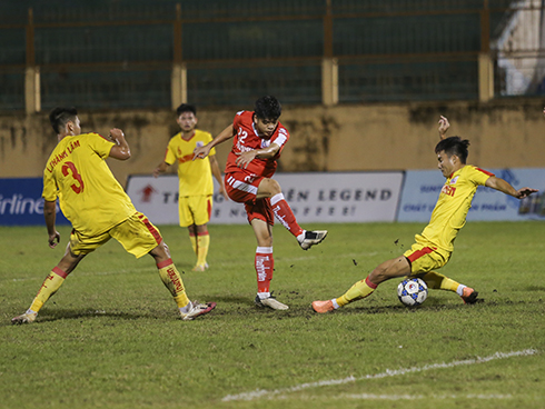 Tense final match between Viettel and SLNA