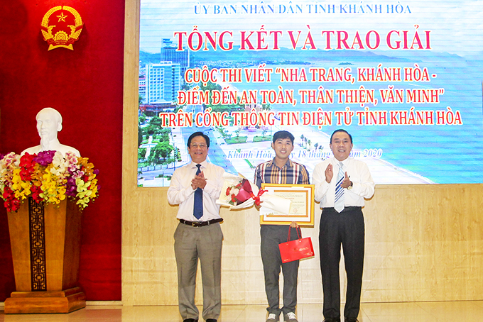 Le Duc Bao wins first prize