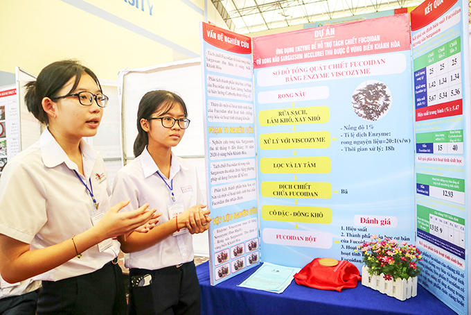 Science-inspired playground for students