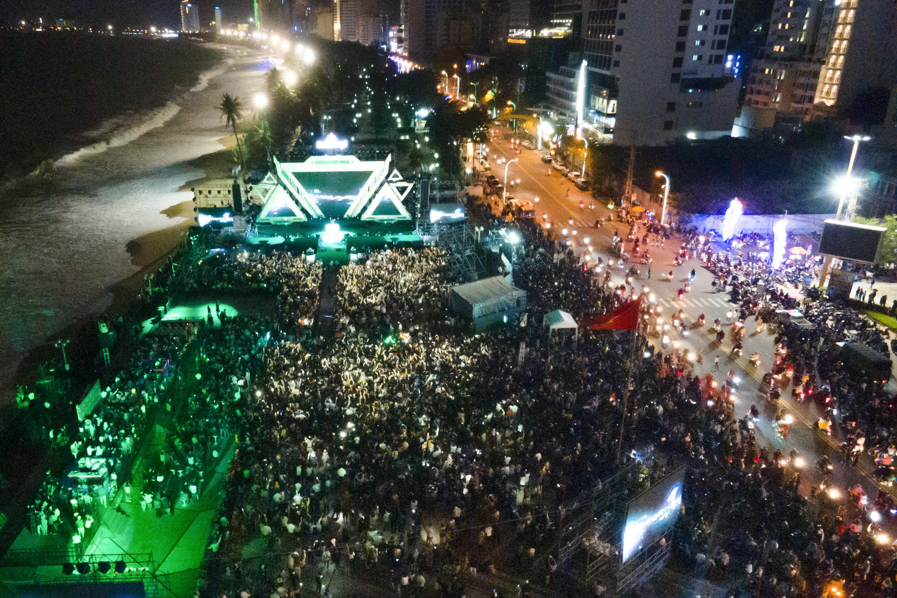 Thousands of people gather at 2-4 Square to see music show and countdown event