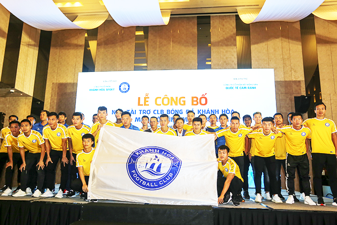 Khanh Hoa FC in new uniform