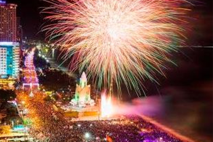 Lunar New Year fireworks display in 2 locations in Nha Trang