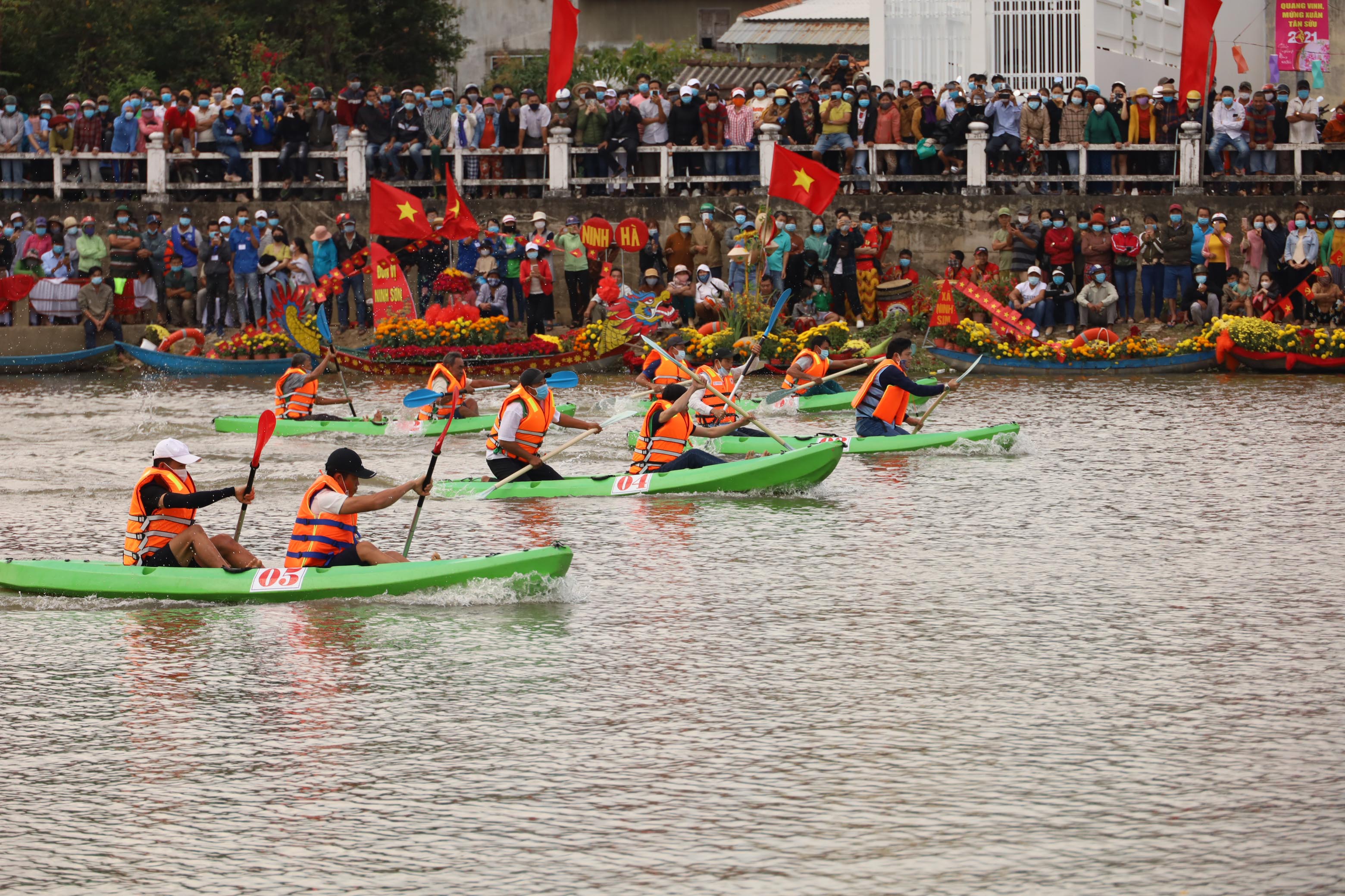 Men’s kayak race