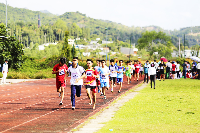 School athletics movement in Nha Trang reflected through tryout for Phu Dong Sports Festival