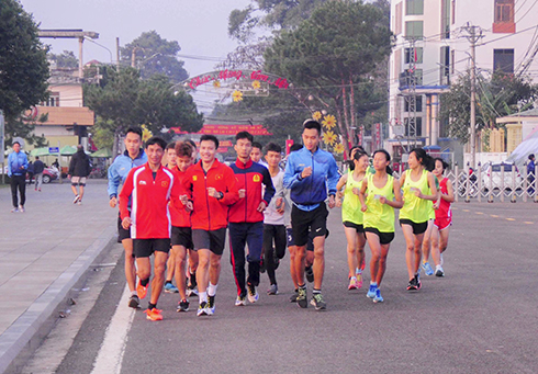 Athletes practicing for Tien Phong Marathon National Championship 2021 (Source: Gia Lai Newspaper)