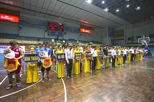 A minute's silence for sudden death of the head Binh Thuan team