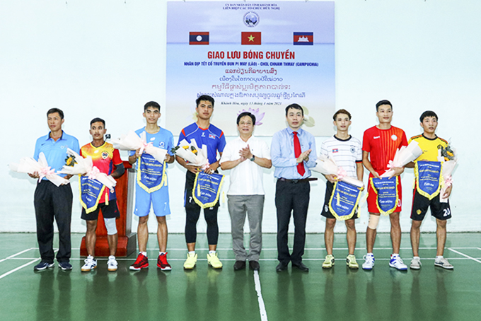 Friendly volleyball contest for Lao and Cambodian students