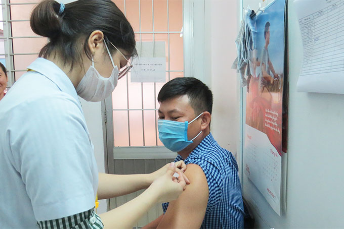 200 more medical staff vaccinated against Covid-19