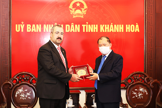 Russian Consul General in Ho Chi Minh City visits Khanh Hoa