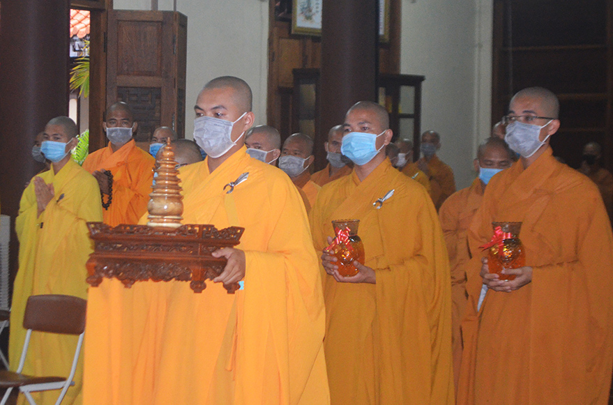 Khanh Hoa celebrates Buddha's 2565th birthday and 40th founding anniversary of Vietnamese Buddhist Sangha