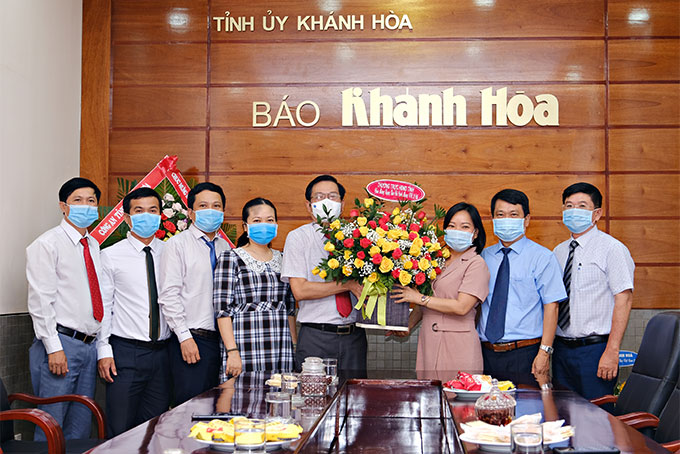 Provincial Permanent People's Council visits Khanh Hoa Newspaper