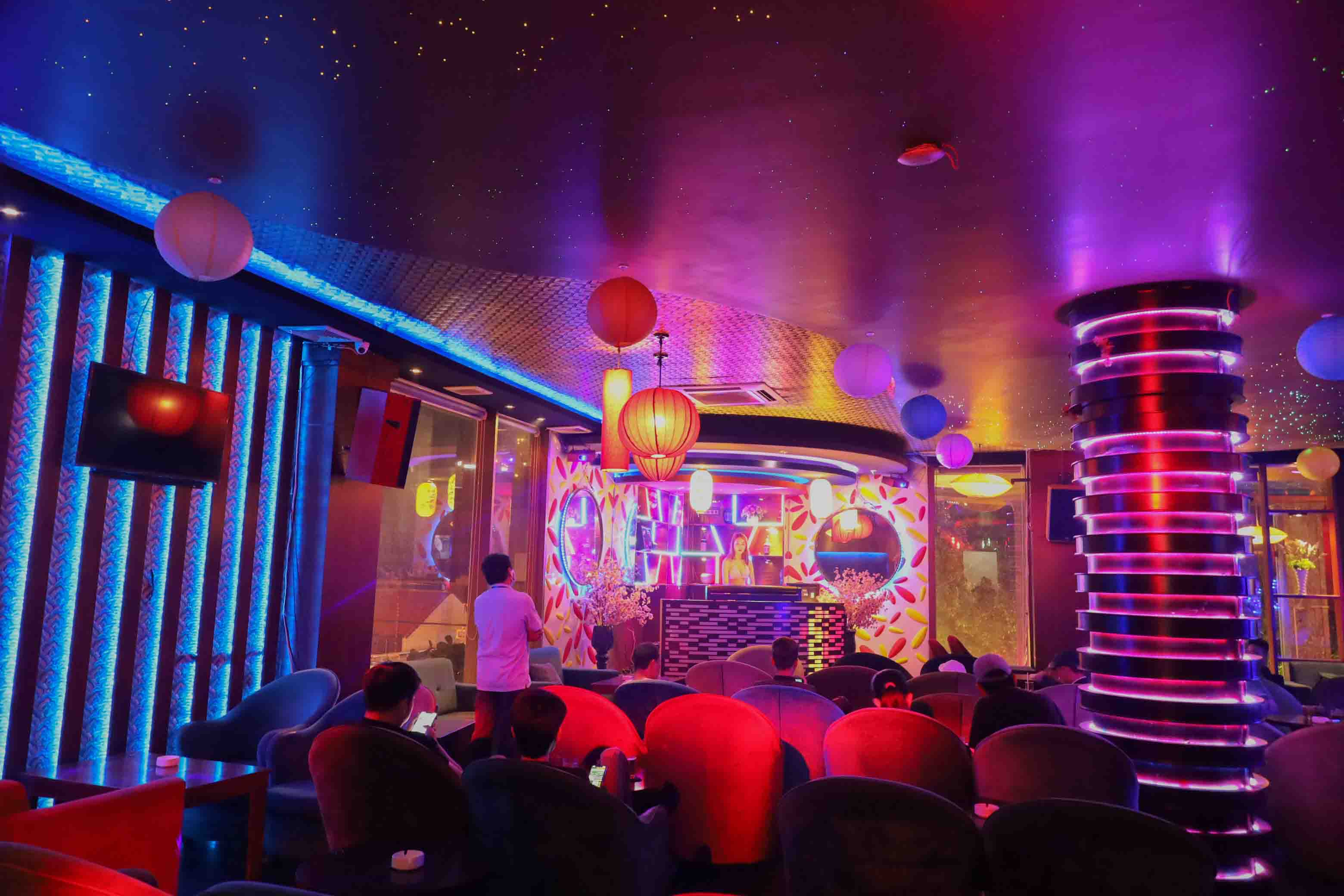 Karaoke parlors, discotheques, bars, pubs; spa, massage service, wedding parties continue suspended amid Covid-19