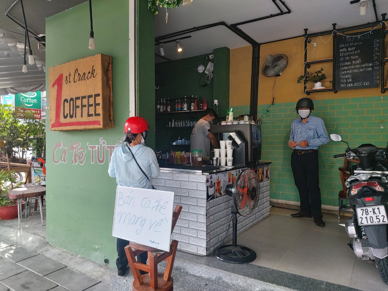 Some cafés and food shops still served takeaways