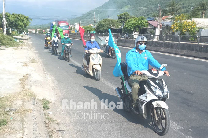 Youth Union members and other young people in Van Ninh District actively propagate COVID-19 prevention and control measures