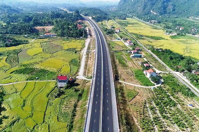 BOT contract signed for North - South Highway's Cam Lam-Vinh Hao section