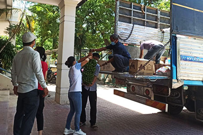 2 tons of vegetables donated to Covid-19 Relief Center