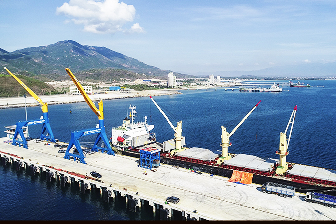 Preferential maritime fees for oil tankers in Van Phong Bay