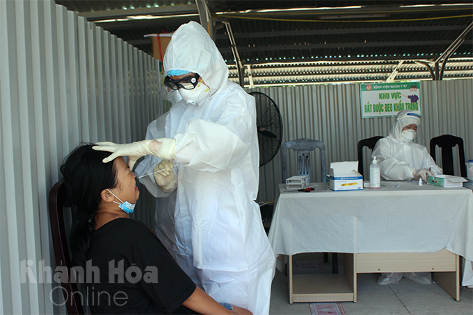 Taking samples for Covid-19 testing in Nha Trang.