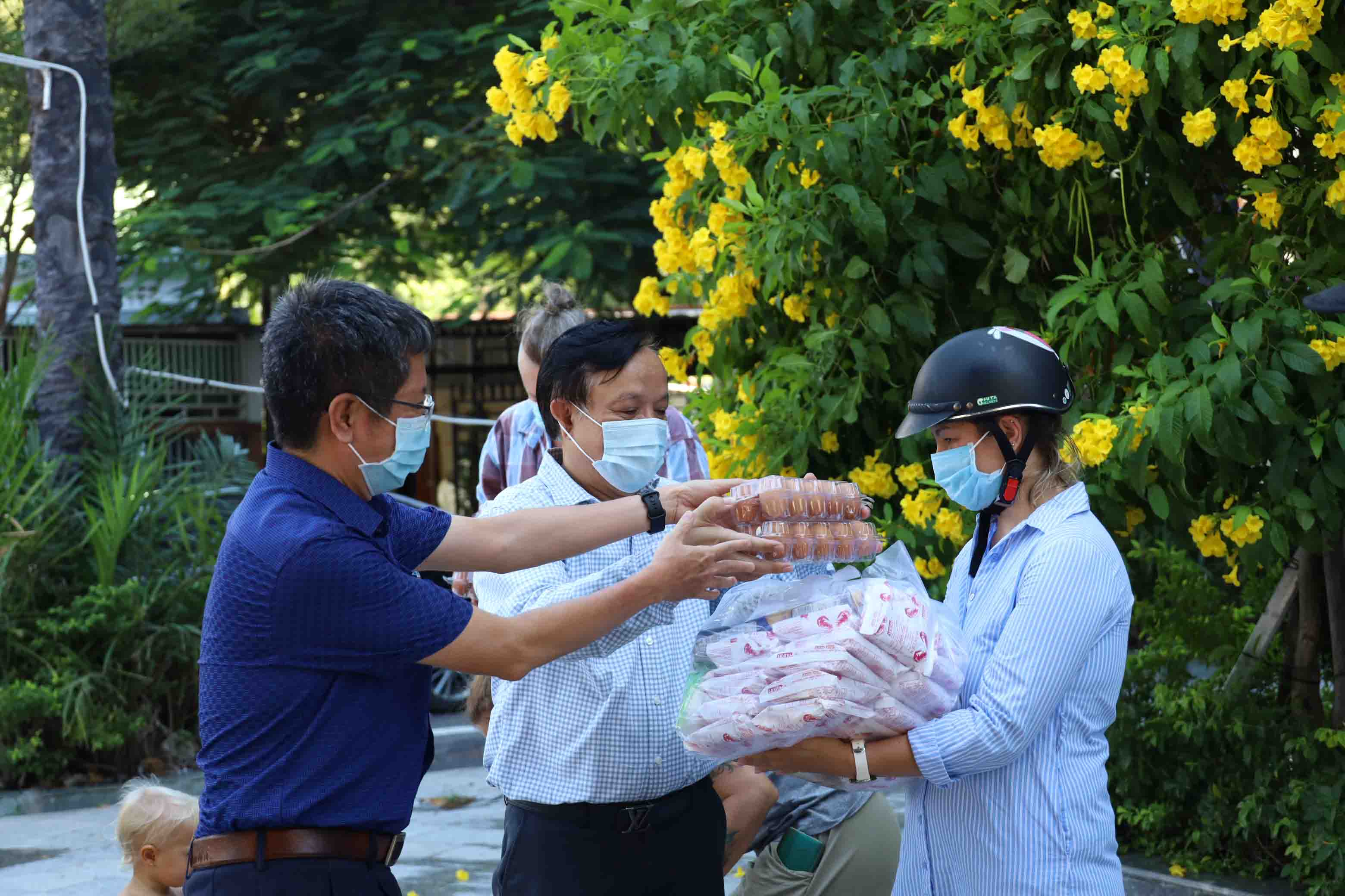 50 gifts for Russian citizens in difficulties due to Covid-19