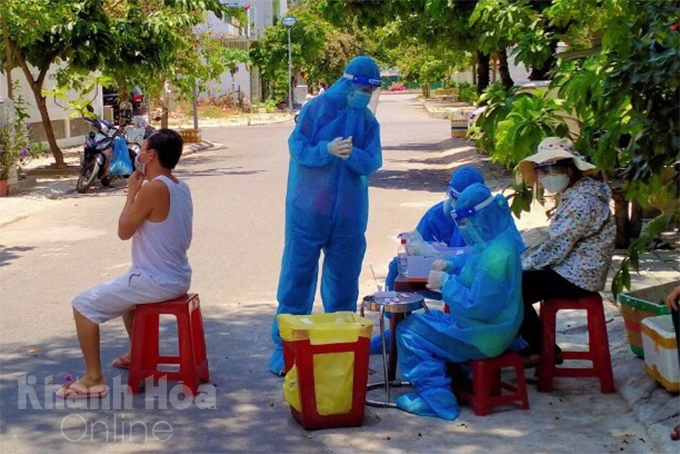 Taking samples for Covid-19 testing in Nha Trang.