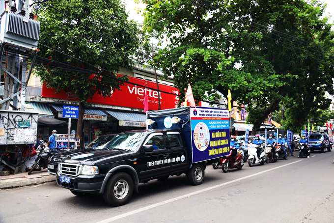 Propagation cars and motorbikes of Khanh Hoa’s Center of Culture and Cinema (Photo: taken in early July)