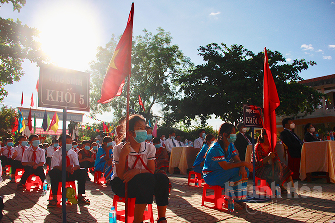 The opening ceremony was broadcast live on KTV; FM frequency 106.5MHz; youtube channel, fanpage, and website of Khanh Hoa Radio – Television; and fanpage of Khanh Hoa’s Department of Education and Training