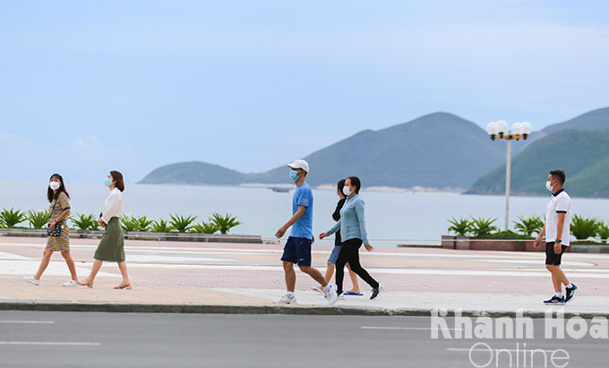 Nha Trang people exercise when social distancing regulations are loosened
